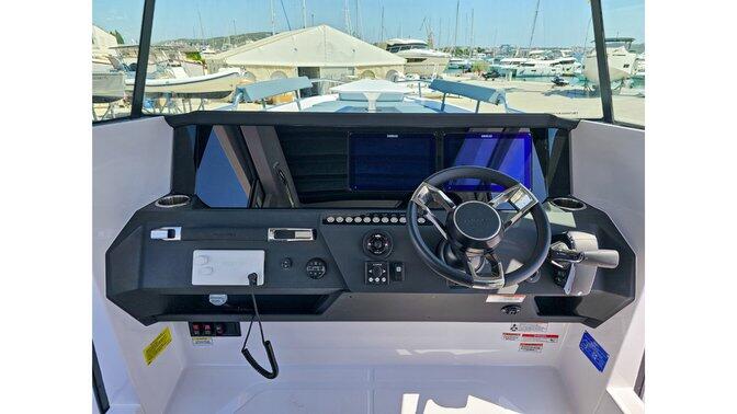 Axopar 29 XC Cross Cabin Ema