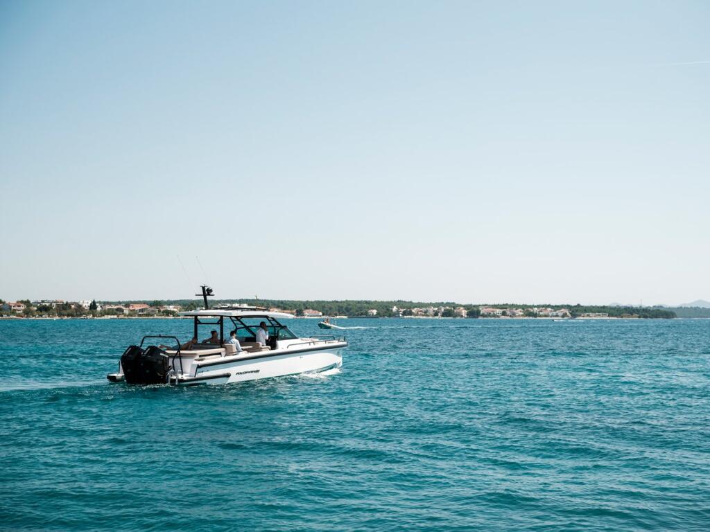Axopar 37 Sun Top Axopar 37