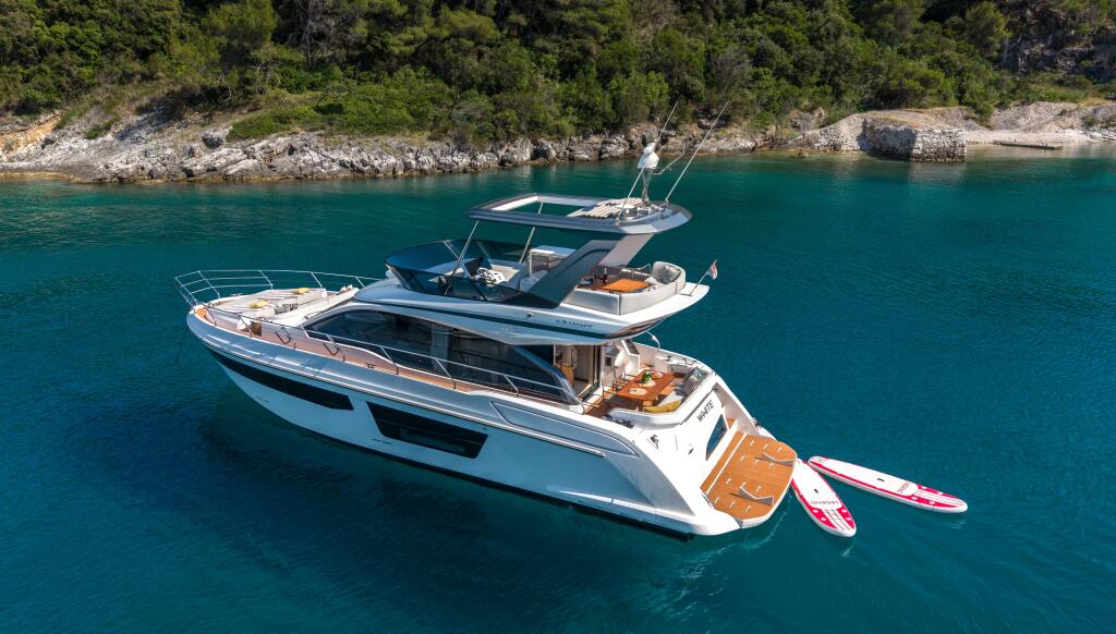 Azimut 53 White