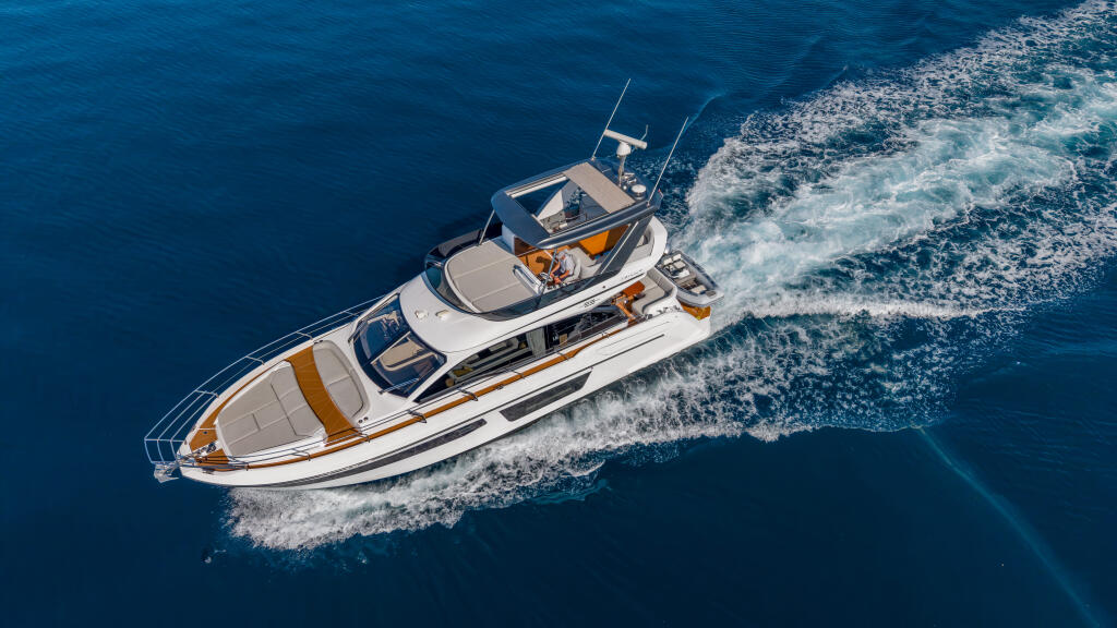 Azimut 53 White