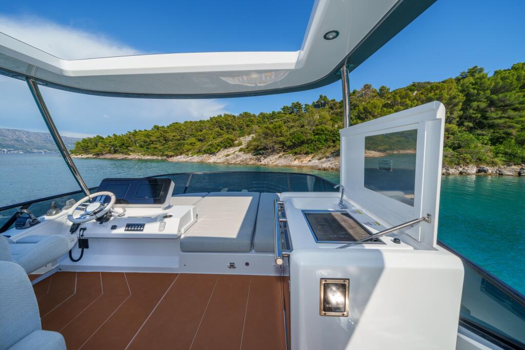 Azimut 53 White