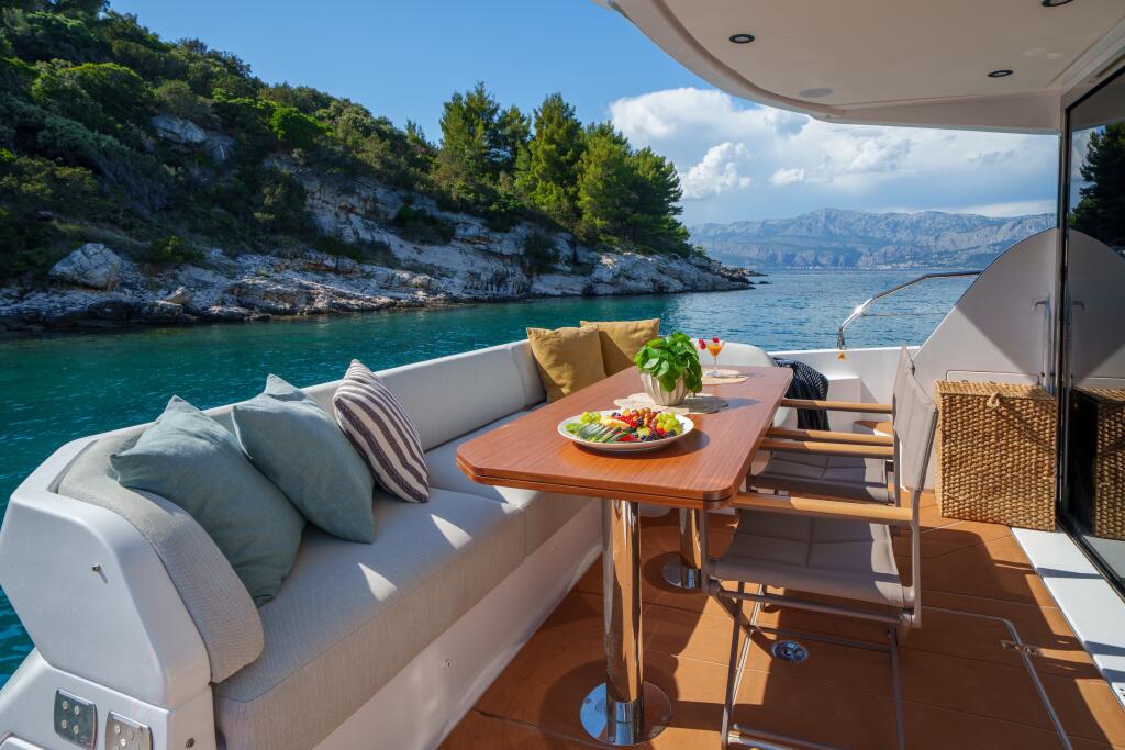 Azimut 53 White