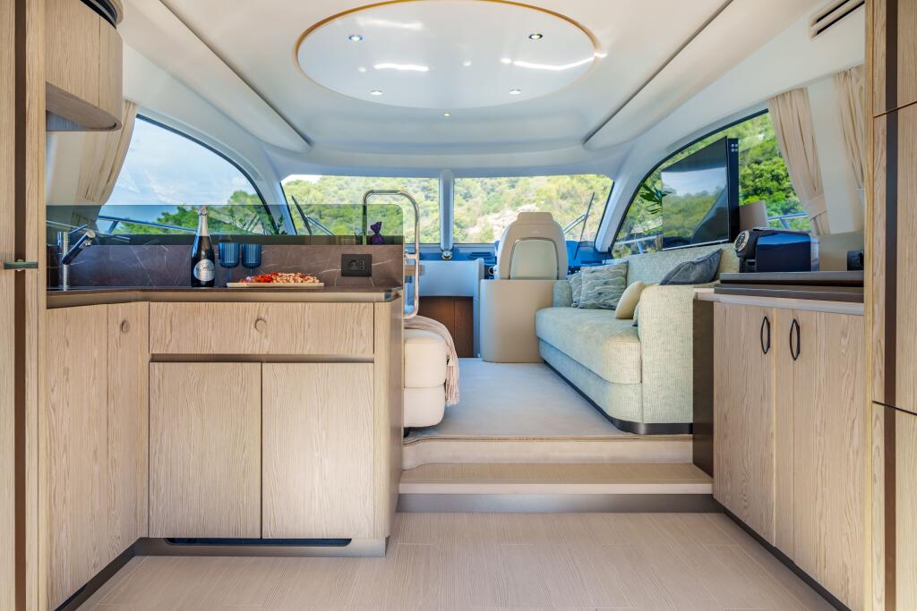Azimut 53 White