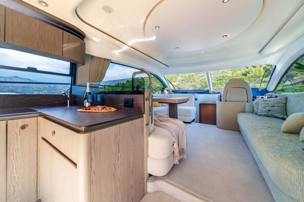 Azimut 53 White