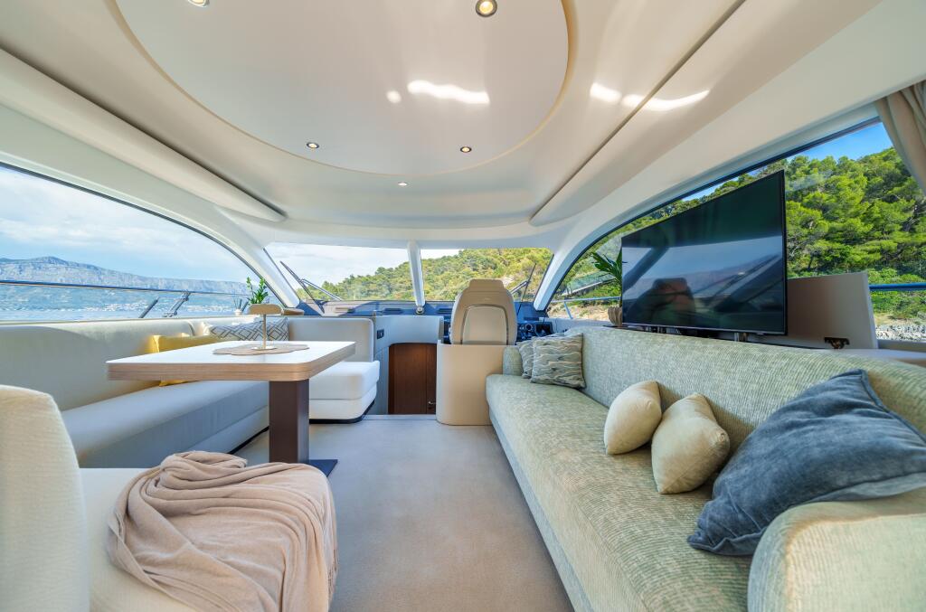 Azimut 53 White