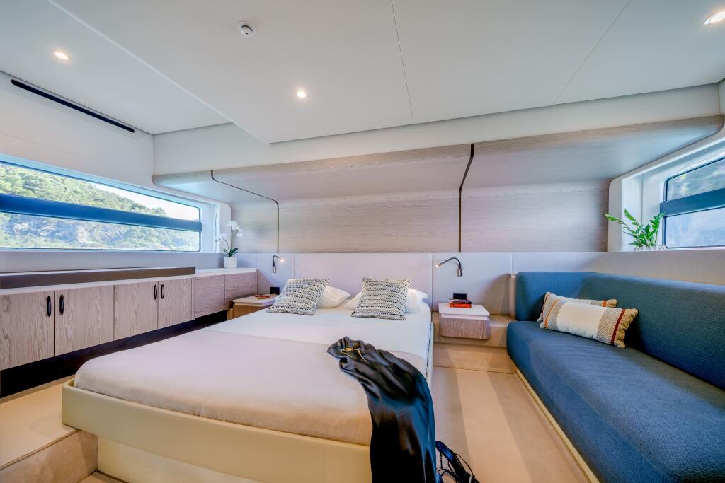 Azimut 53 White
