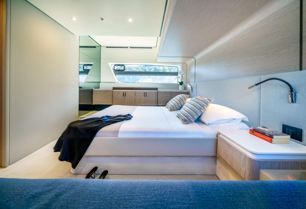 Azimut 53 White