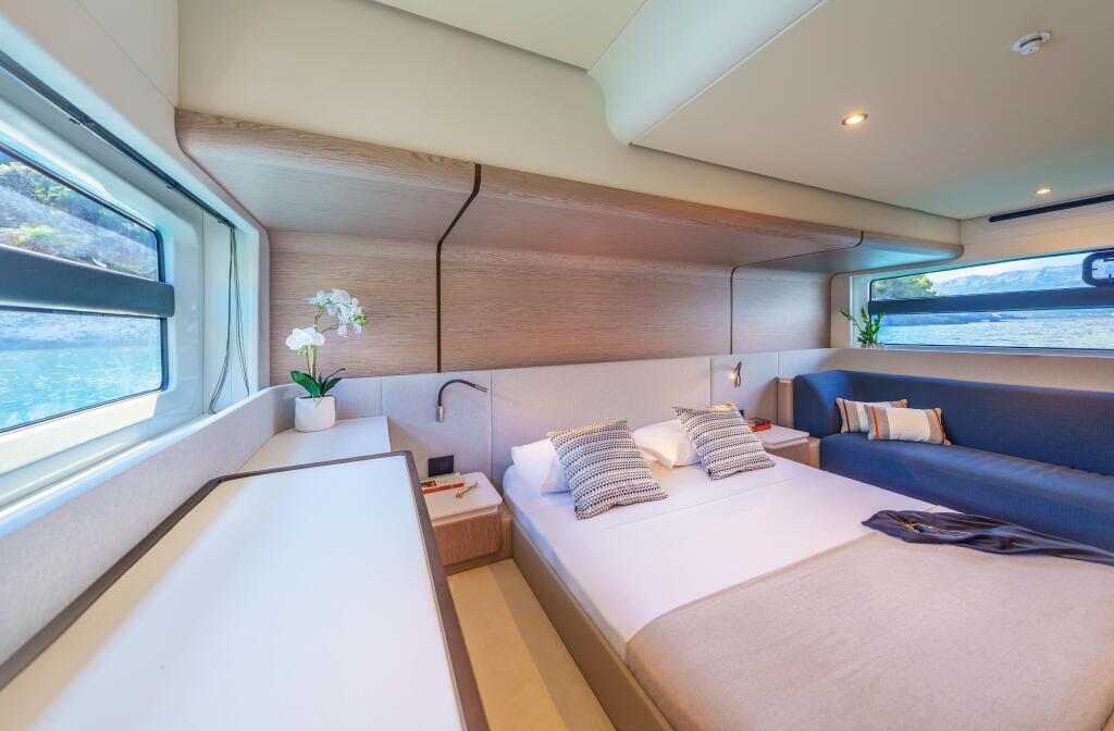 Azimut 53 White
