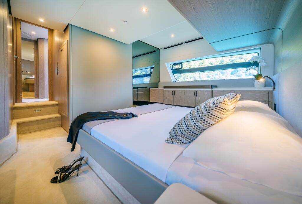 Azimut 53 White