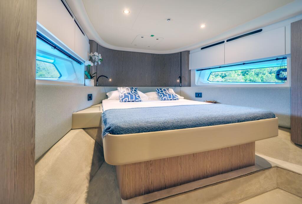 Azimut 53 White