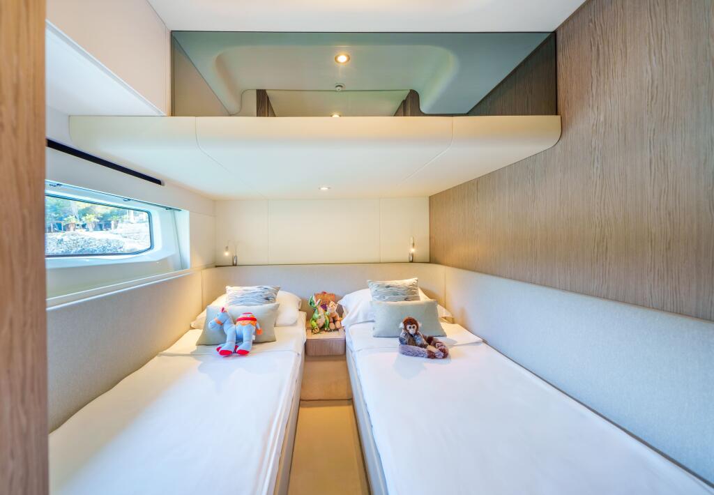 Azimut 53 White