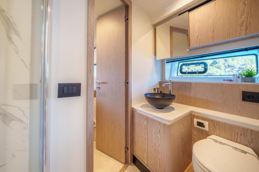 Azimut 53 White