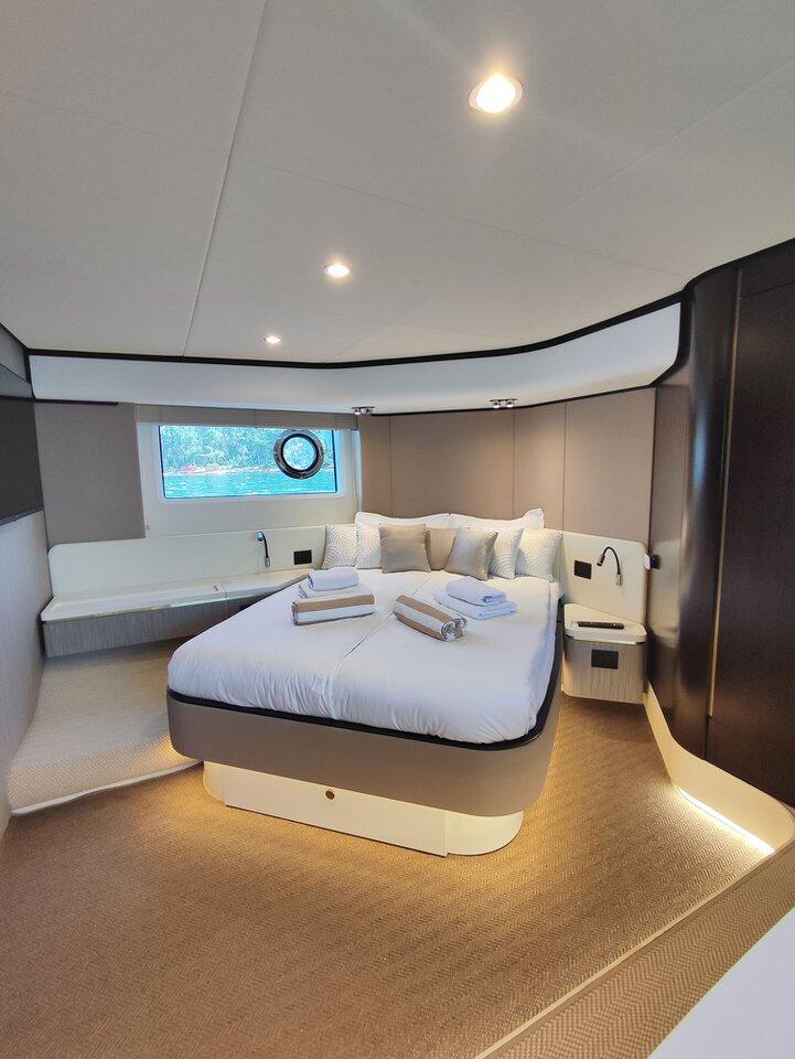 Azimut 55 Be Happy