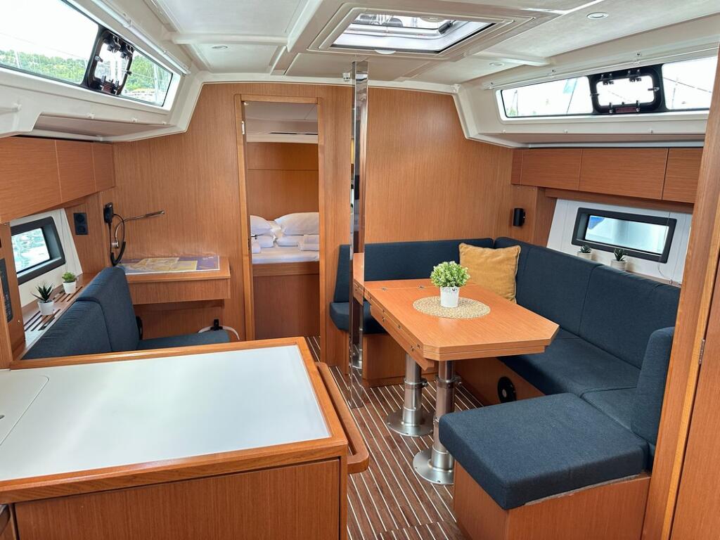 Bavaria C38 Velika Luka