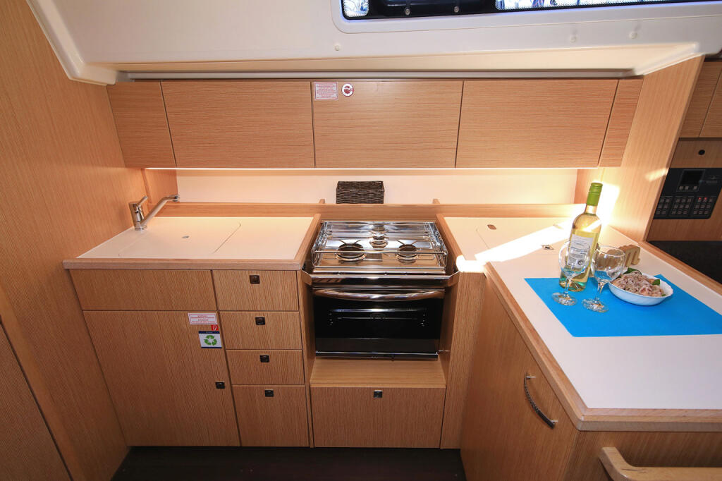 Bavaria C42 Style Lizzy