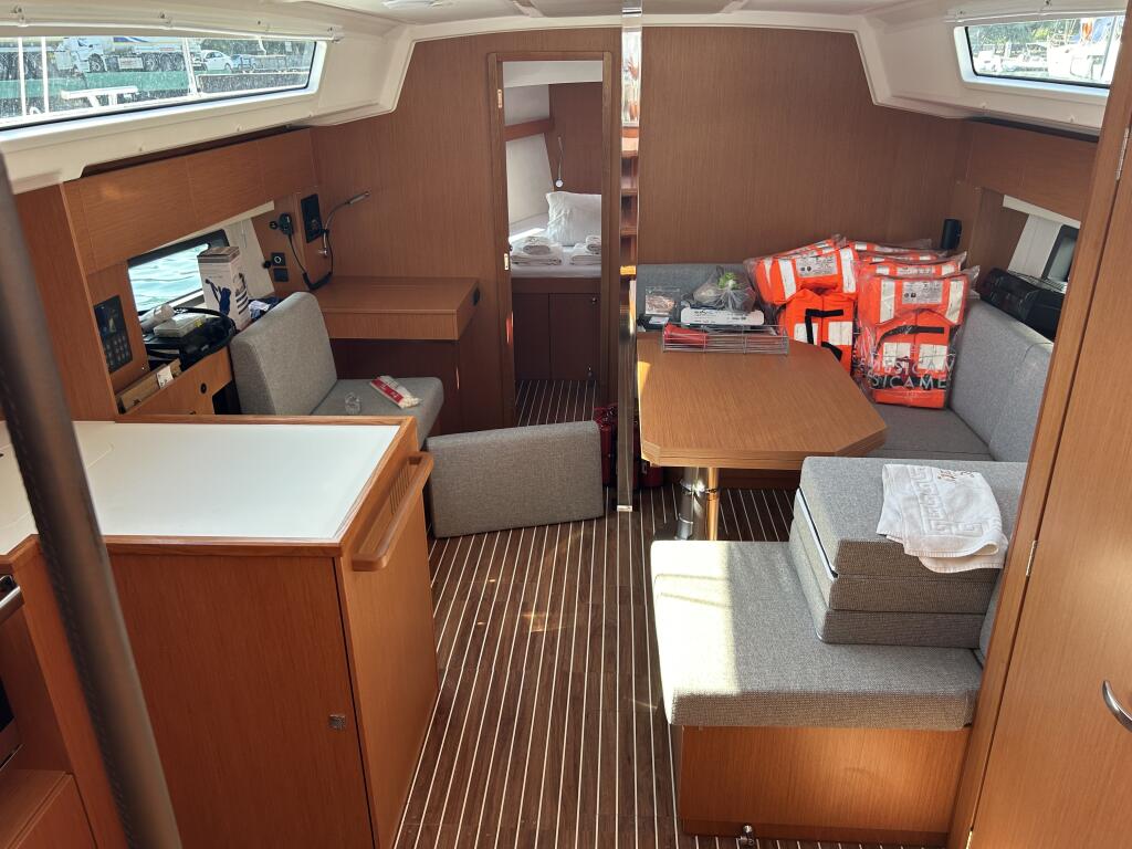 Bavaria C42 Juju