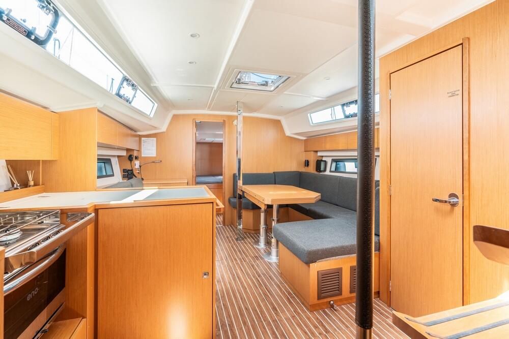 Bavaria C42 Avra