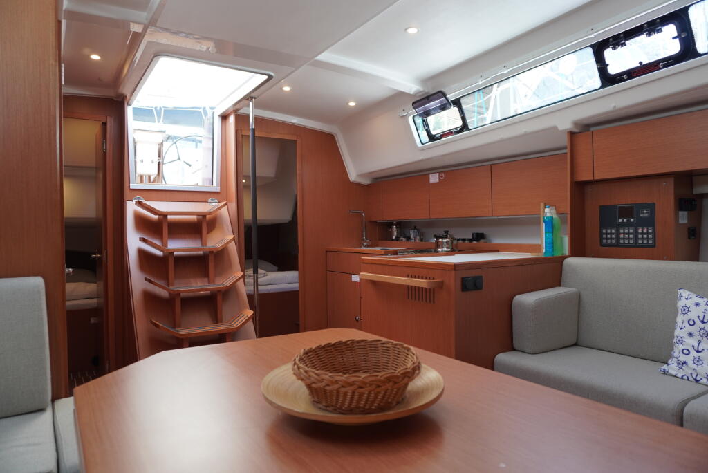 Bavaria C42 Alara 3