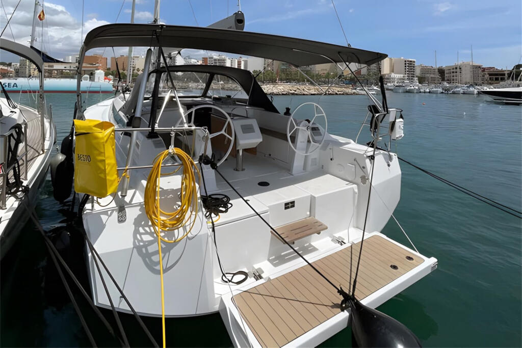 Bavaria C42 Blue Eyes