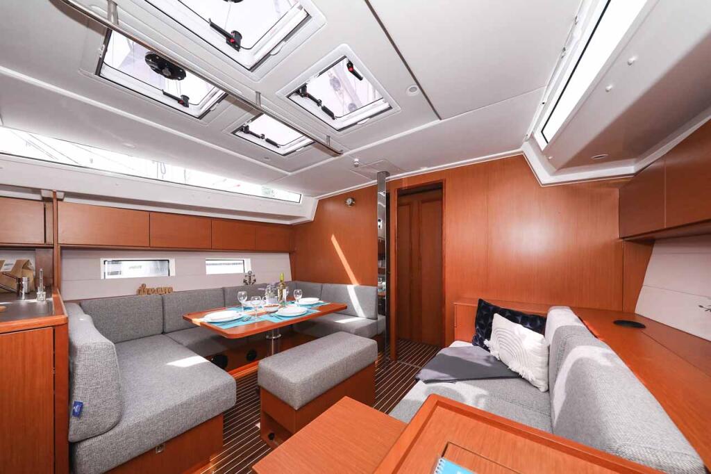 Bavaria C50 Holiday Granat