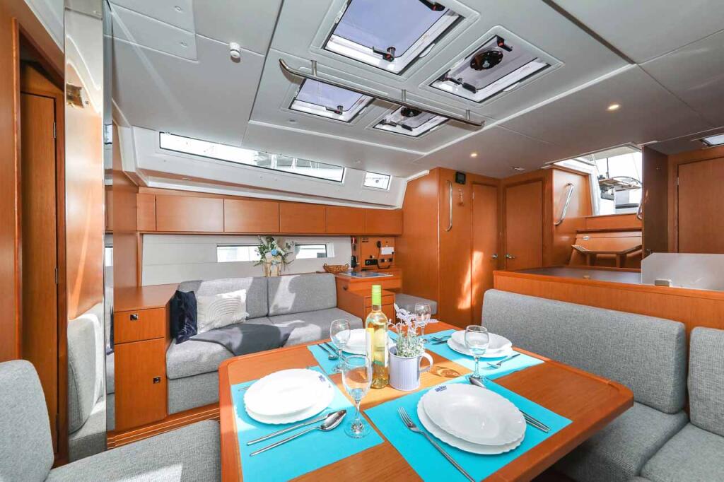 Bavaria C50 Holiday Granat