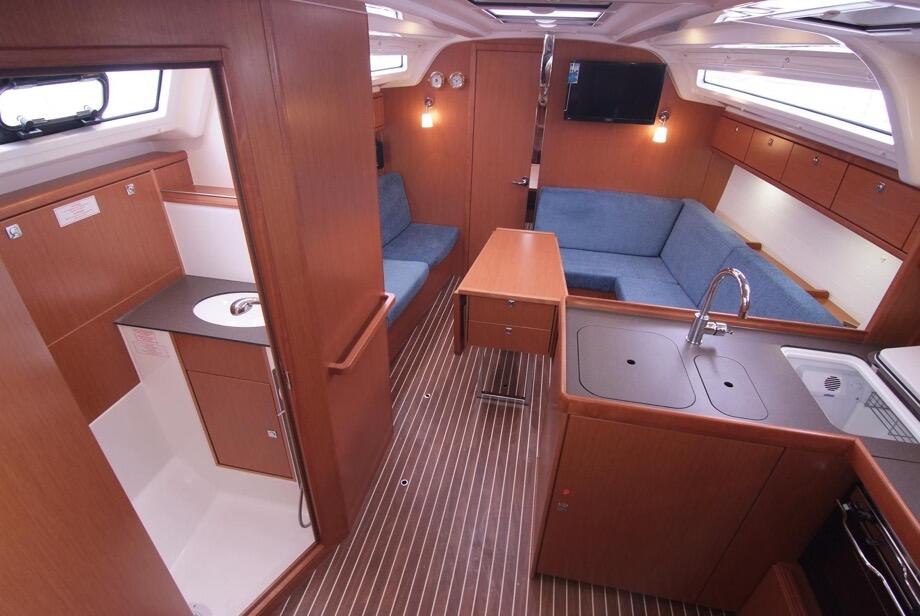 Bavaria Cruiser 37 Jugo