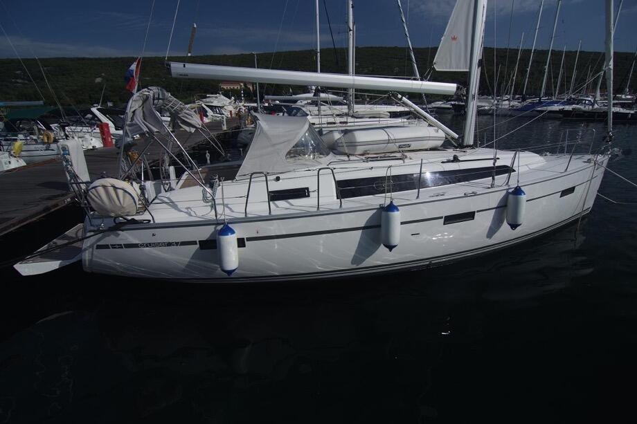 Bavaria Cruiser 37 Jugo