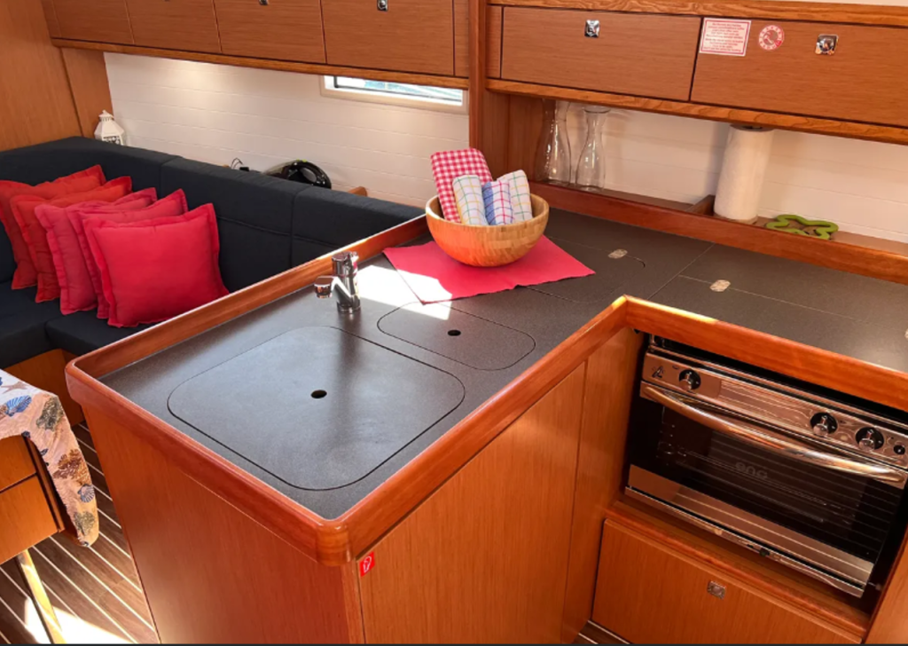 Bavaria Cruiser 37 Mia