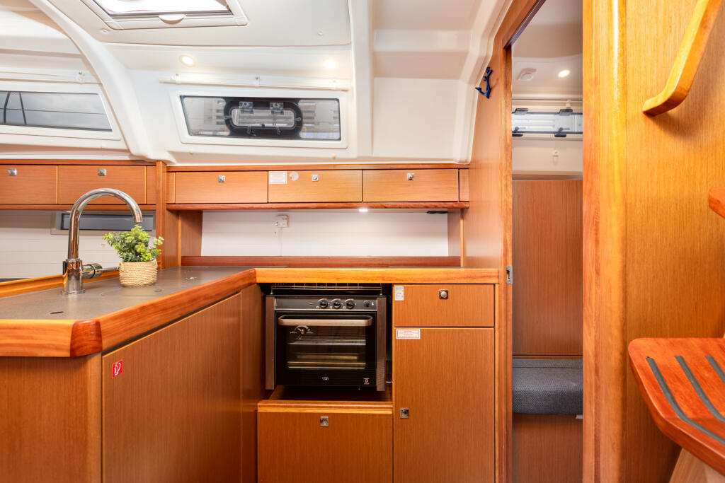 Bavaria Cruiser 37 Fjaka