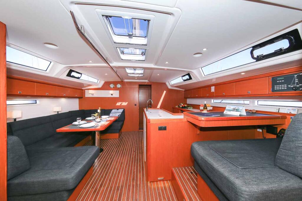 Bavaria Cruiser 56 Domo
