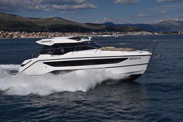 Bavaria SR38 Hard Top Hannah