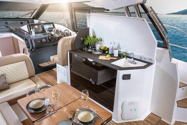 Bavaria SR38 Hard Top Hannah