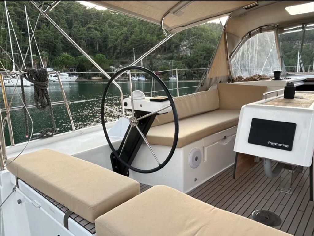 Dufour 390 GL Sail Corvus