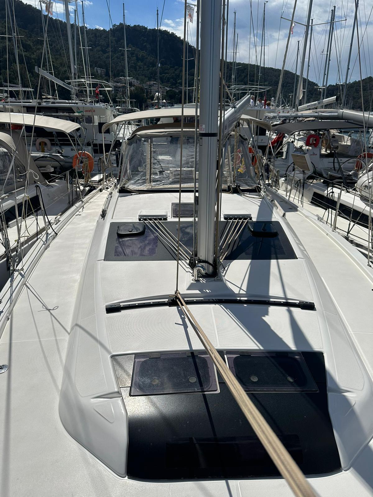 Dufour 390 Joy 5