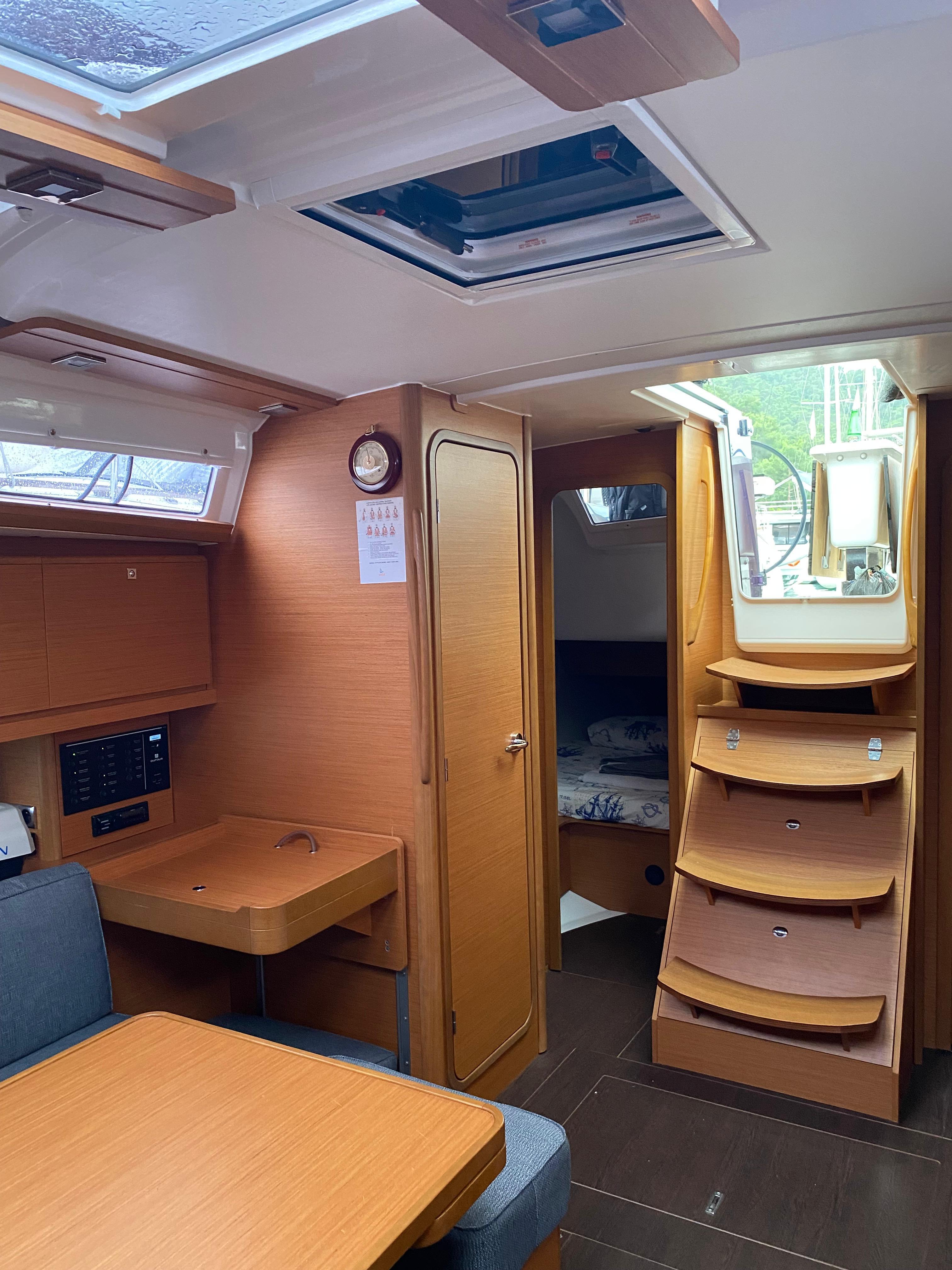 Dufour 390 Joy 5