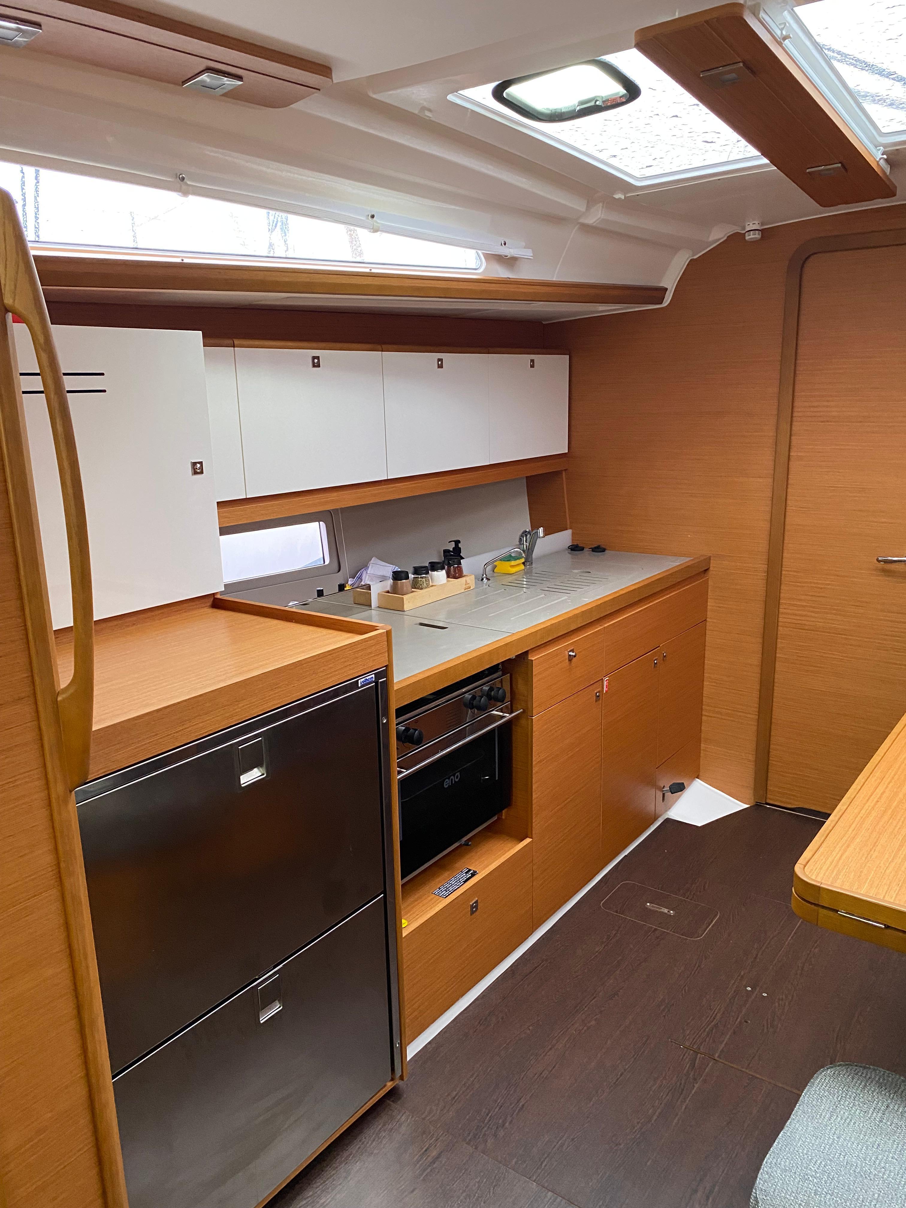 Dufour 390 Joy 5