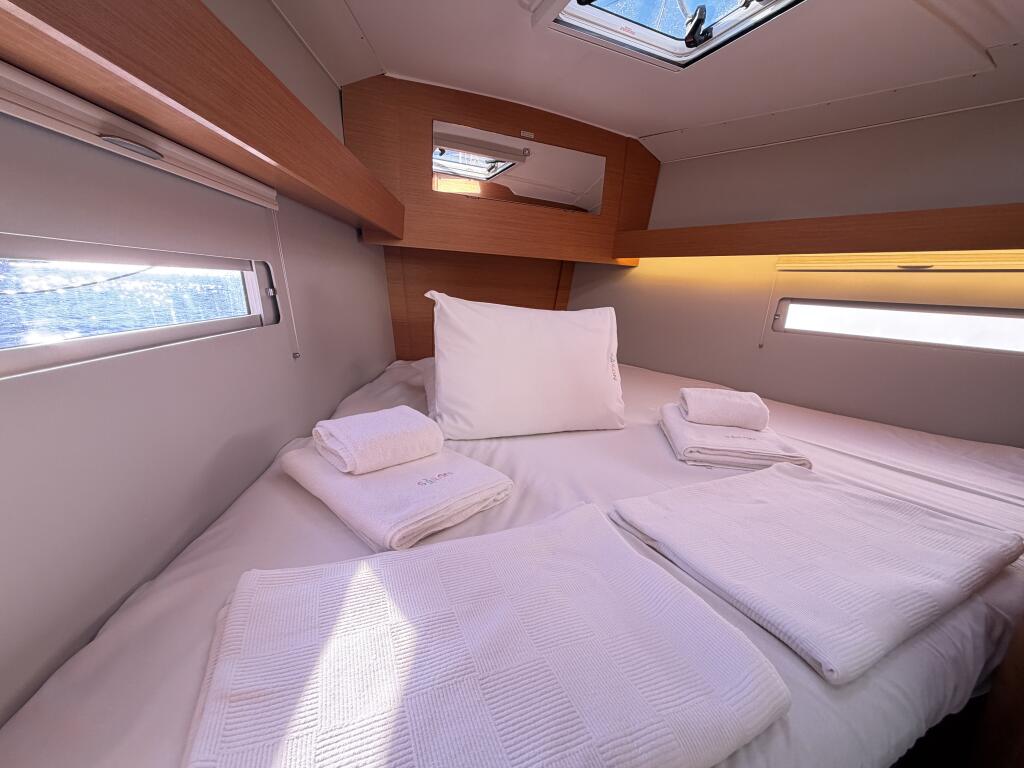 Dufour 390 Joy 5