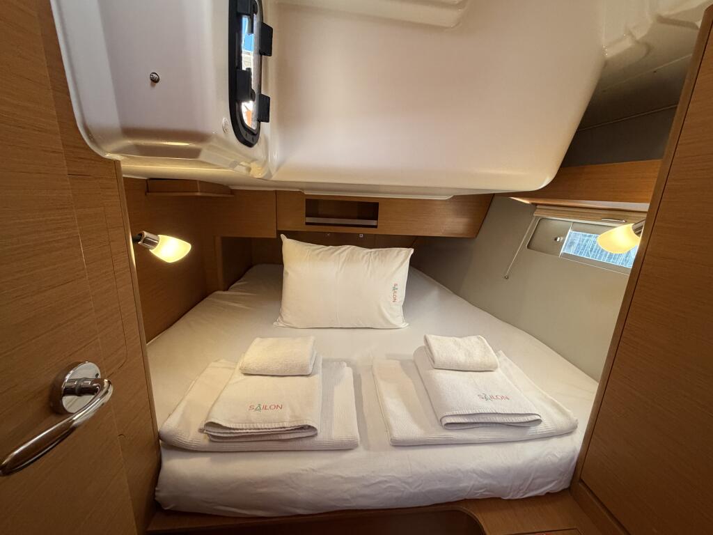 Dufour 390 Joy 5