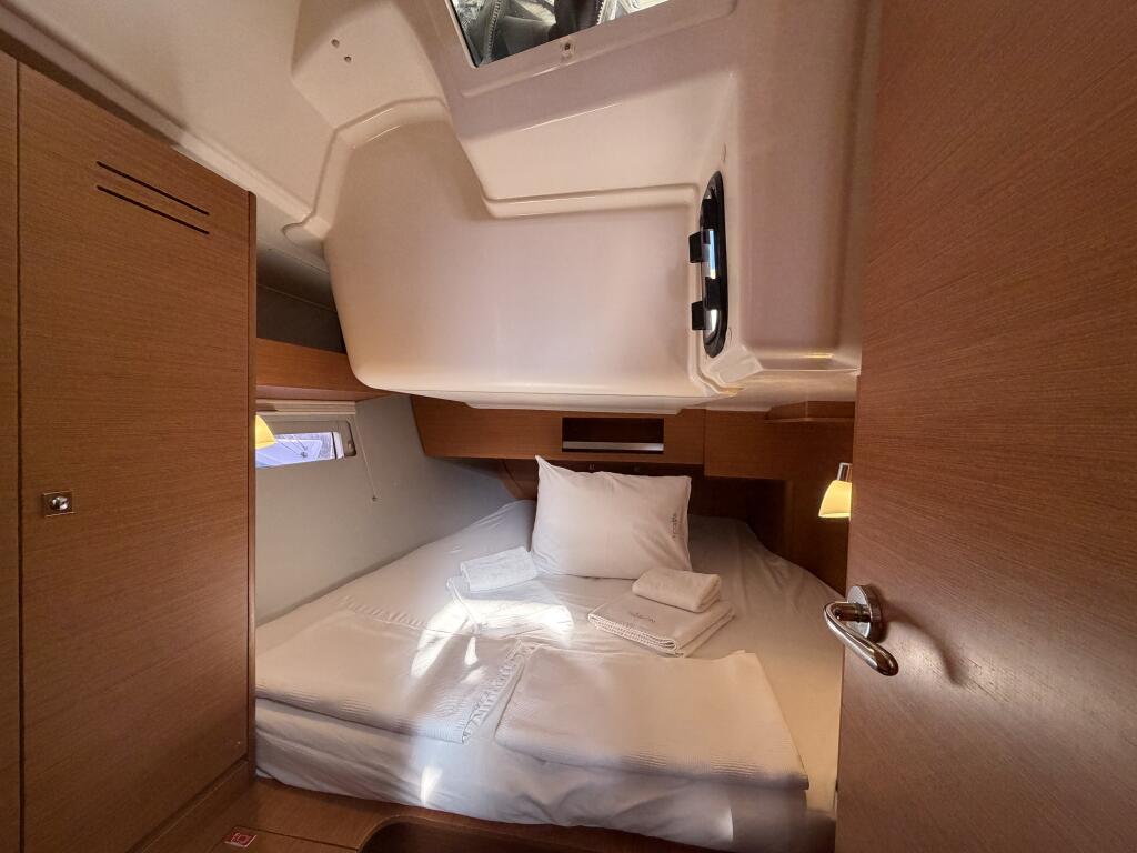 Dufour 390 Joy 5