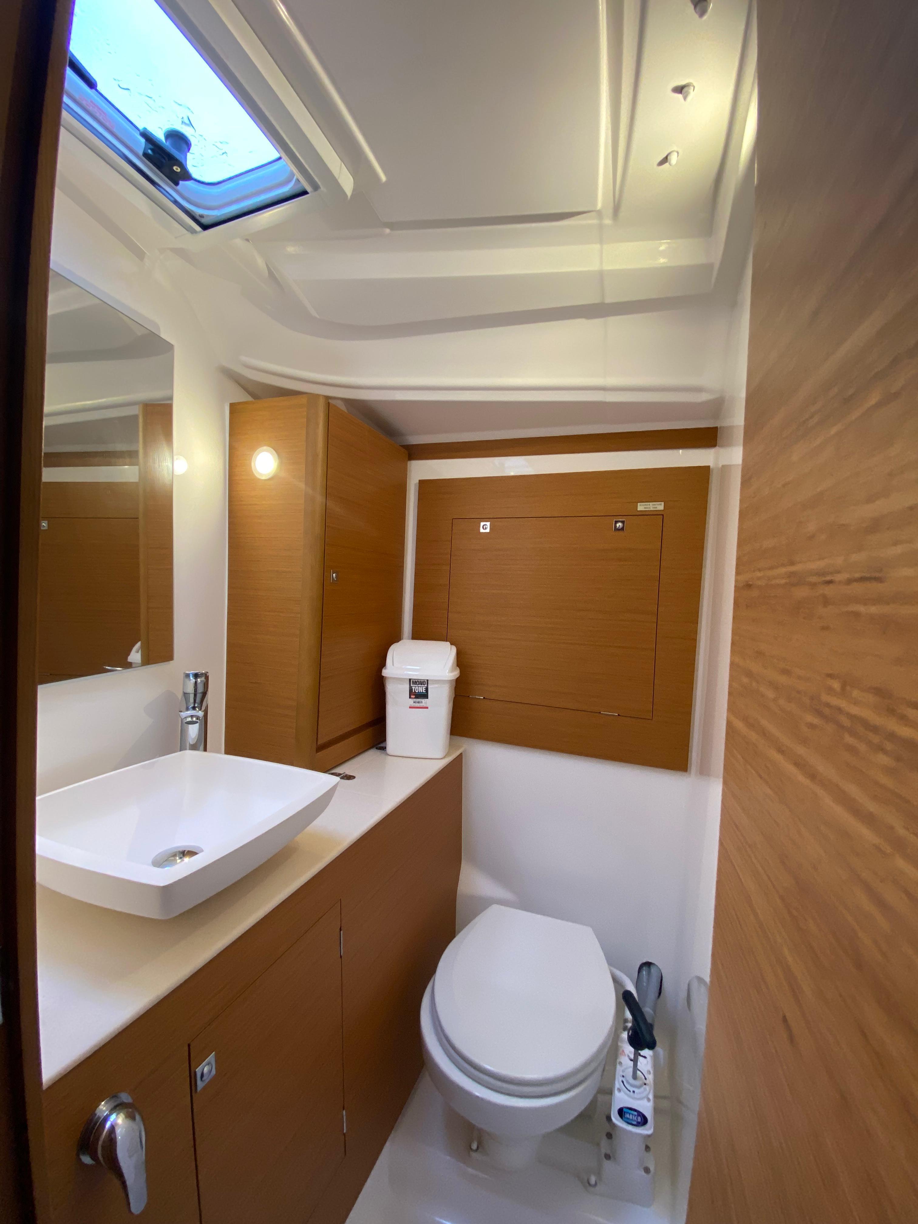 Dufour 390 Joy 5