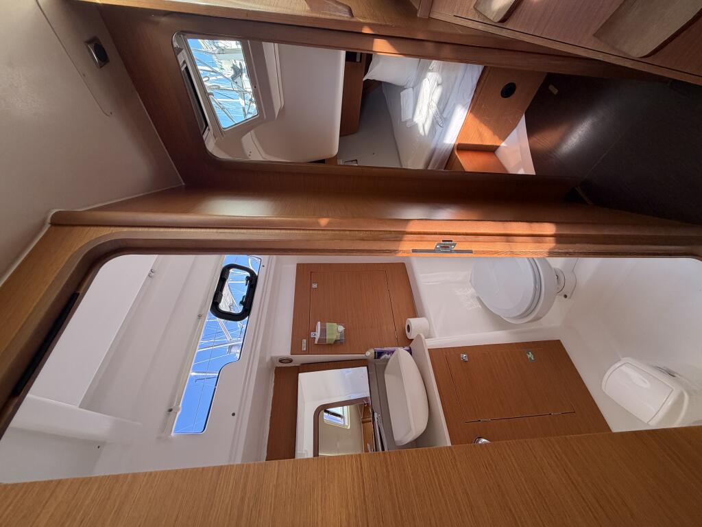 Dufour 390 Joy 5