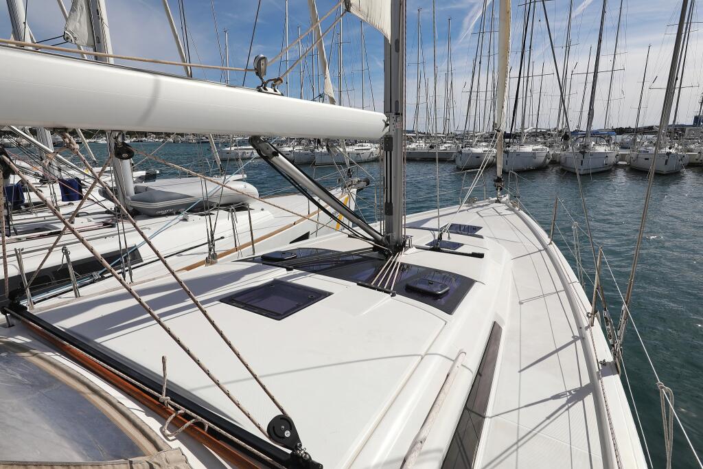 Dufour 430 GL Adriatic Office