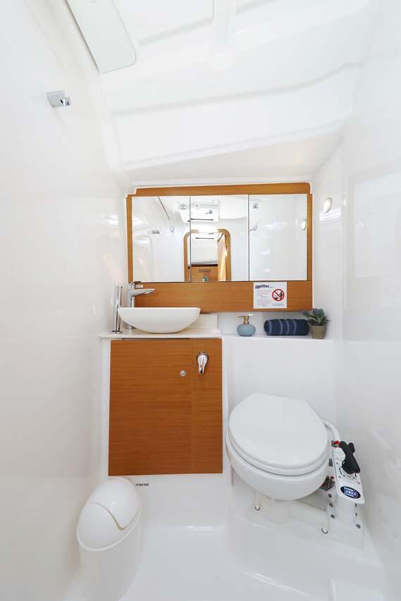 Dufour 430 Lucia 1