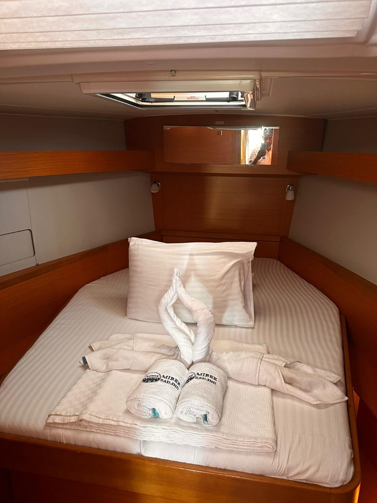 Dufour 430 Scarlet