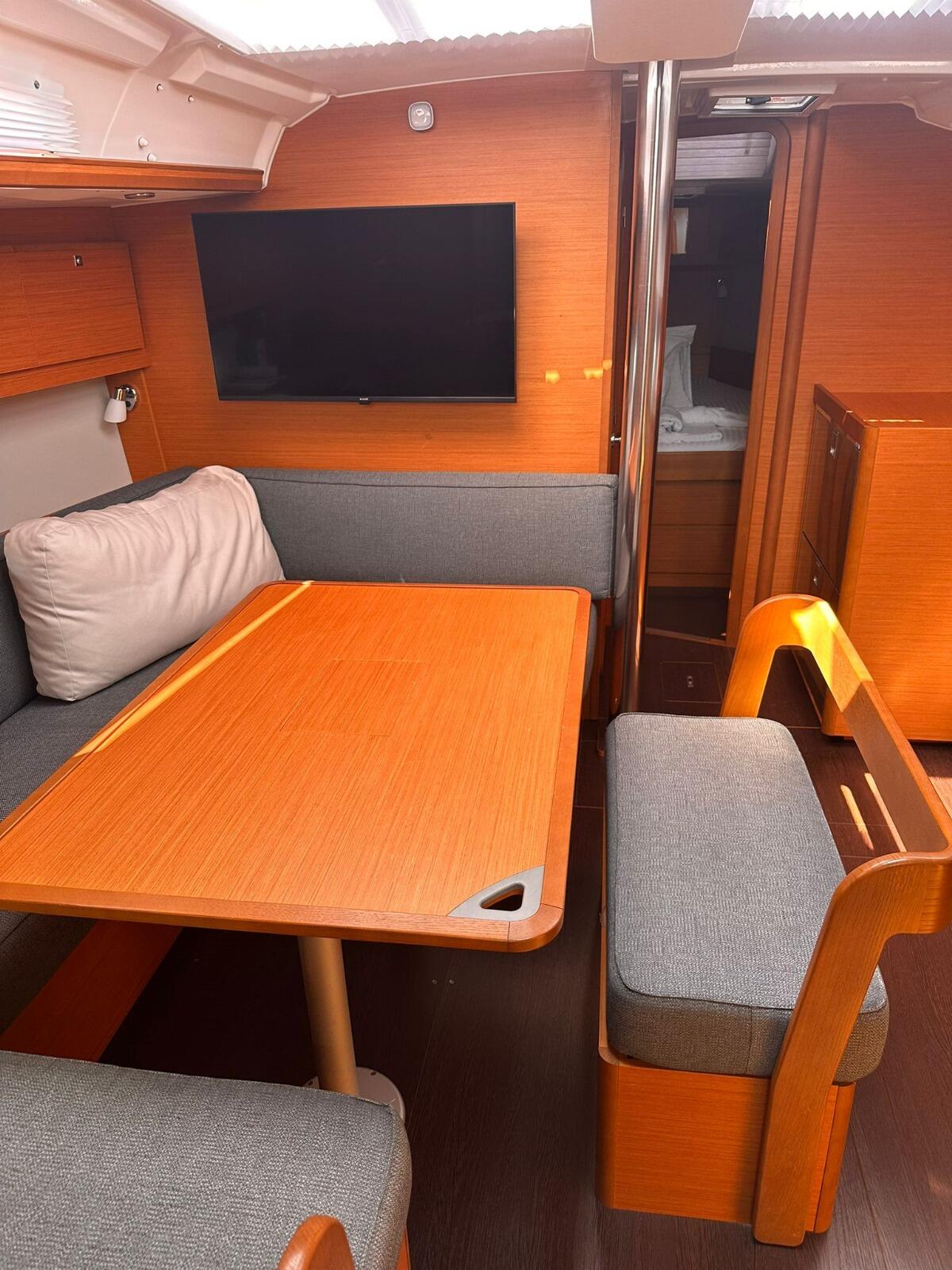 Dufour 430 Scarlet