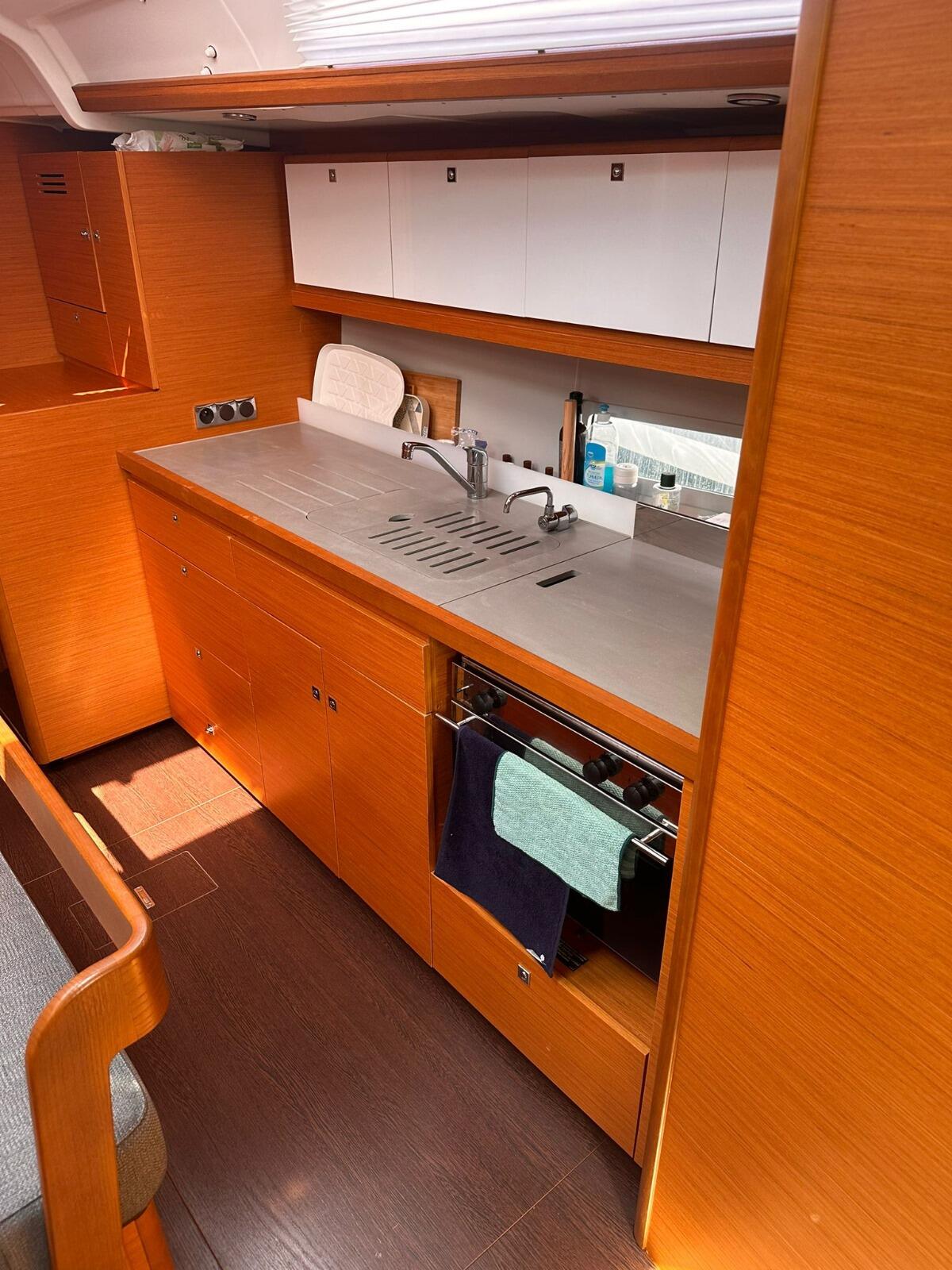 Dufour 430 Scarlet