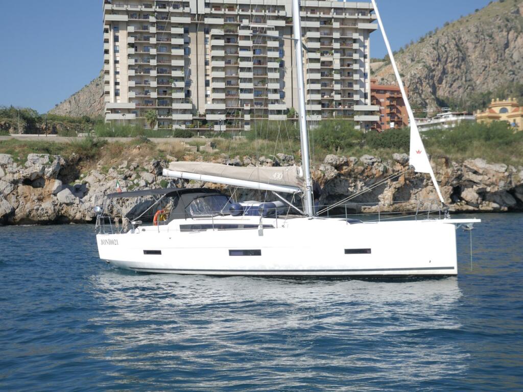 Dufour 430 Bloody Mary