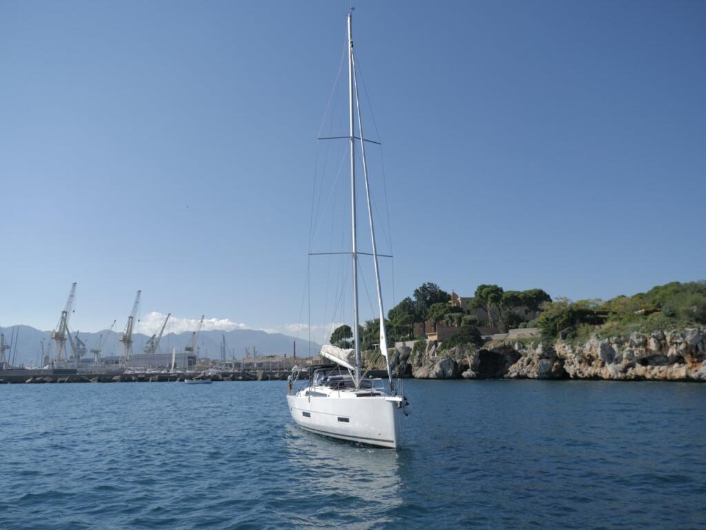 Dufour 430 Bloody Mary