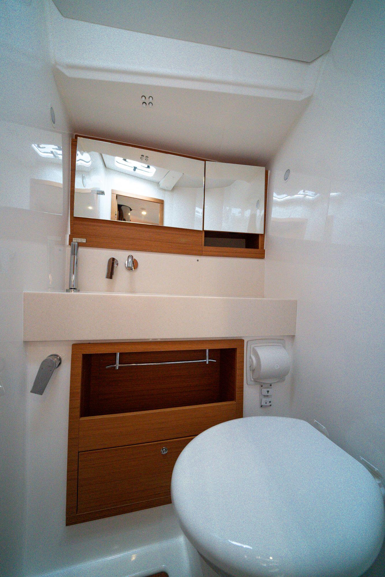 Dufour 470 Gusto 7