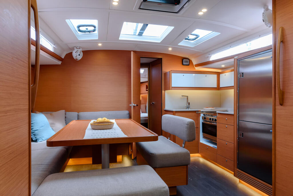 Dufour 470 Dione